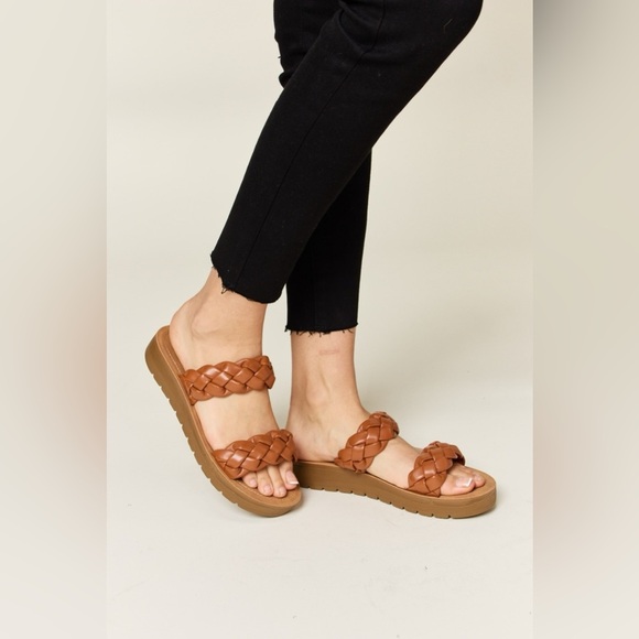 WILD DIVA Woven Dual Band Platform Sandals - Picture 5 of 5